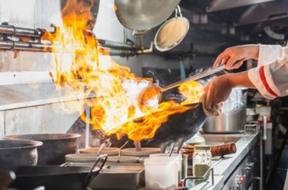 為什么有人愿意出國做廚師？工資高，待遇好，受尊重？